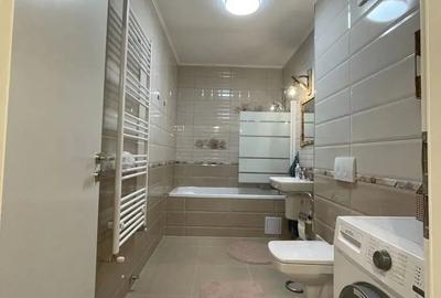 Garsonieră decomandată în Titan