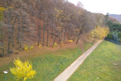 Apartament cu 3 camere decomandat în Răcădău