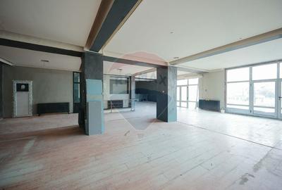 Spațiu comercial, de 281 mp, în Decebal - 7