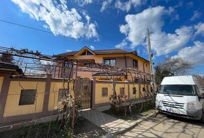 Casă cu 4 camere cu Teren 260 Mp în Central - 1