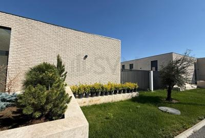 Casă cu 4 camere cu Teren 649 Mp în Corbeanca