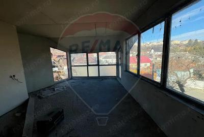 De Vanzare - Cladire de birouri situata strategic, in zona Centrala - 7