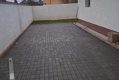 Casă cu 3 camere cu Teren 300 Mp în Central - 2