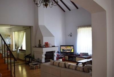 Casă cu 4 camere în Iancu Nicolae