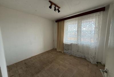 Apartament cu 4 camere decomandat în 22 Decembrie - 8