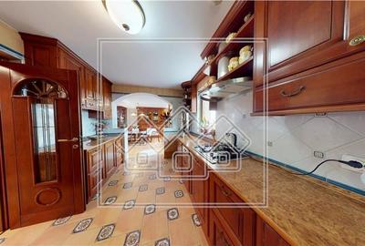 Casa de vanzare in Sibiu - individuala - 278 mp utili - - 4