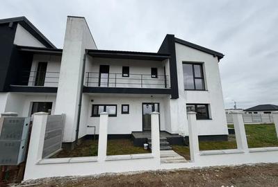Casă cu 3 camere cu Teren 315 Mp în Central - 1