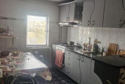 Apartament cu 3 camere semidecomandat în Broșteni - 6