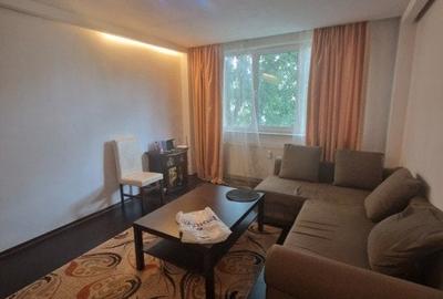 Apartament cu 3 camere semidecomandat, mobilat în 1 Decembrie 1918