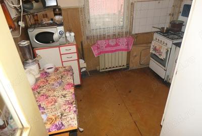 Apartament cu 3 camere decomandat în Aurel Vlaicu - 2