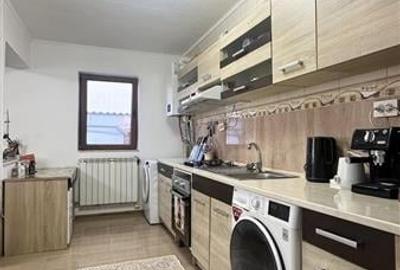 Casa Mobilata si Renovata, Situata intr-o Zona Excelenta in Navodari - 5