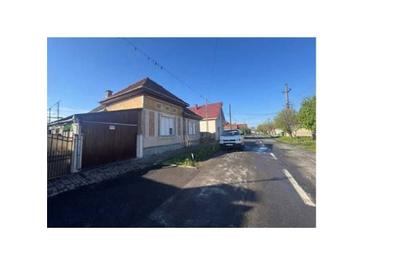 Casă cu 4 camere în Central - 1