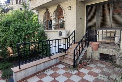 Casă cu 10 camere cu Teren 192 Mp în Colentina