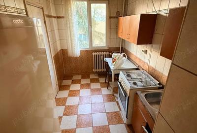 Proprietar, vand apartament 3 camere, situat in strada Aleea Callatis, bloc A14, et.1 4,anul constru - 4