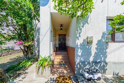 DE VANZARE casa zona centru vechi-SUPER LOCATIE - 2