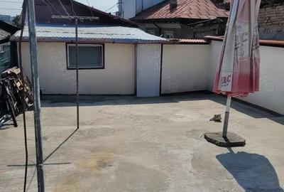 Casă cu 4 camere cu Teren 280 Mp în Piața Nouă - 1