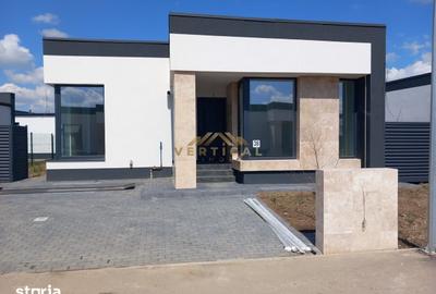 Casă cu 3 camere cu Teren 445 Mp în Central - 2