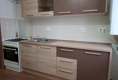 Apartament cu 2 camere decomandat, mobilat în Tractorul - 1