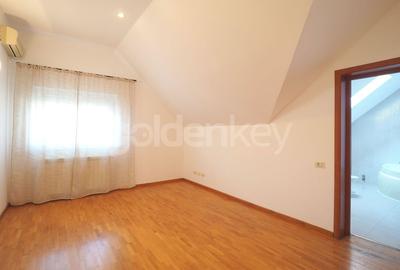 Vila cu 6-7 camere si gradina generoasa Vila cu 6-7 camere si gradina generoasa - 14