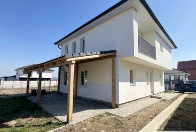 Casă individuală cu 4 camere cu Canalizare în Est - 1