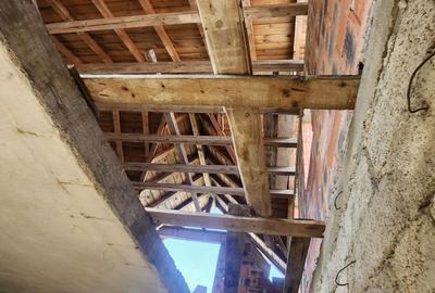 Casă cu 4 camere cu Teren 380 Mp în Central - 2