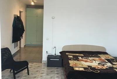 Garsonieră decomandată, mobilată în Între Lacuri