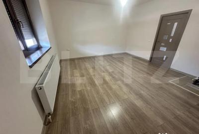 Casă cu 3 camere cu Teren 3200 Mp în Central - 1