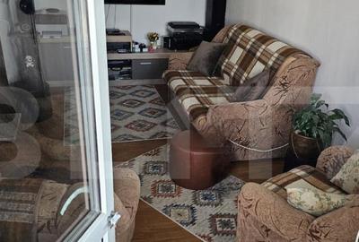 Apartament de vanzare cu 2 camere, decomandat Zona Indu - 1