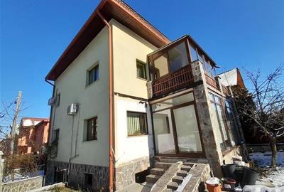 Casă individuală cu 8 camere cu Canalizare în Zorilor - 4