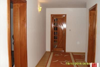 Casă cu 5 camere cu Canalizare în Micălaca - 2