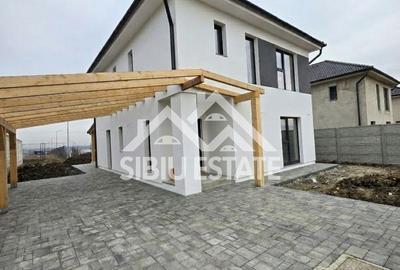 Casă cu 4 camere cu Canalizare în Șura Mică - 2