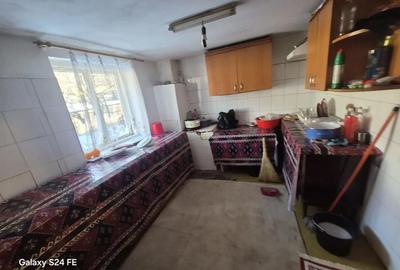 Casă cu 4 camere cu Teren 700 Mp în Central - 2