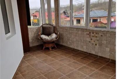 Casă cu 5 camere cu Teren 378 Mp în Șerbănești - 2