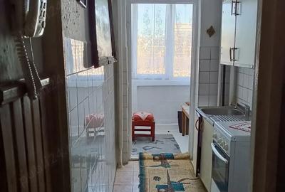Garsonieră decomandată în Tractorul
