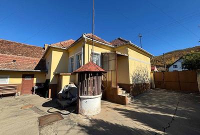 Casă cu 3 camere în Cuvin - 2