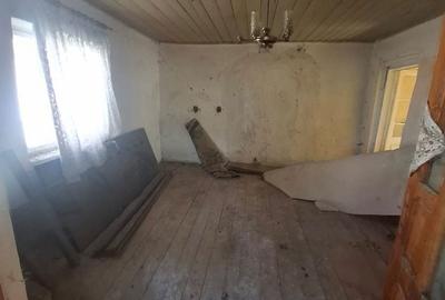 Casă cu 2 camere cu Teren 2156 Mp în Central - 9
