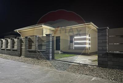 Casa / Vila cu 4 camere de vanzare - 2