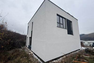 Casă individuală cu 4 camere cu Canalizare în Luna de Sus - 5