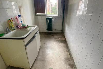 Apartament cu 3 camere semidecomandat în Central - 2