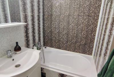 Apartament cu 3 camere semidecomandat în Central