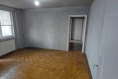 Apartament cu 3 camere semidecomandat în 1 Mai - 1