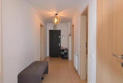 Apartament cu 3 camere decomandat în Tractorul - 19