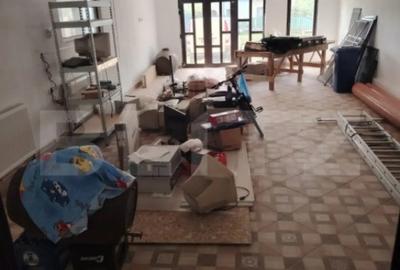 Casă cu 3 camere cu Piscina în Central - 1