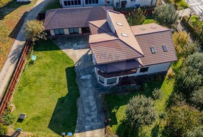 Casă cu 7 camere cu Teren 1617 Mp în Central - 2