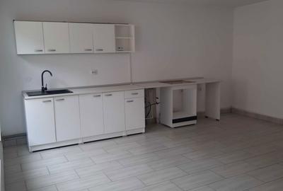 Spațiu comercial, de 100 mp, în Central - 3
