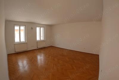 Casa spa?ioasa cu gradina mare, curte generoasa, garaj + o casa mica - 9