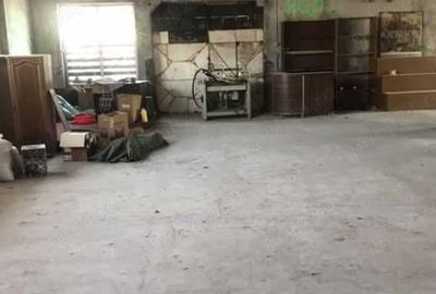 Spațiu comercial, de 1,000 mp, în Central