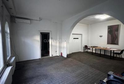 Apartament cu 4 camere semidecomandat în Mărășești