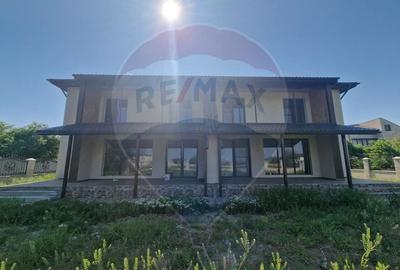 Casă cu 5 camere cu Teren 770 Mp în Săftica - 1