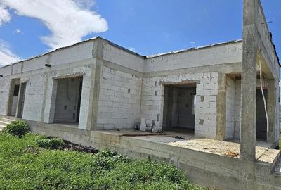 Casă cu 2 camere cu Teren 547 Mp în Cetate - 1